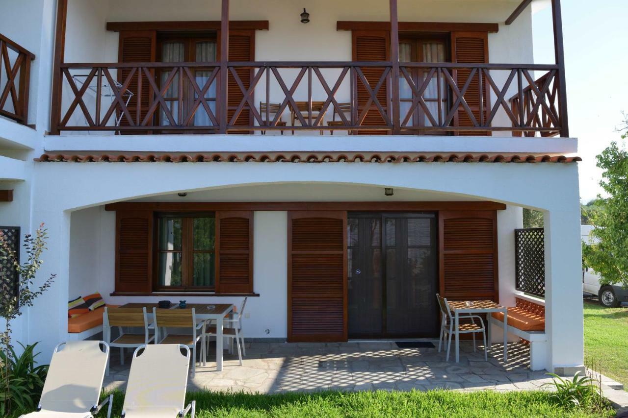 Mikiverna Houses By Miltiadis Kalyves Polygyrou Exterior photo
